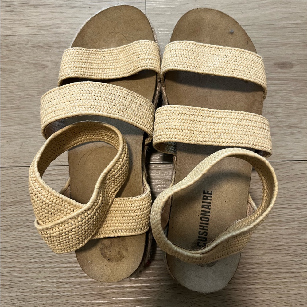Cushionaire Tan Strappy Sandals | US Size 7.5